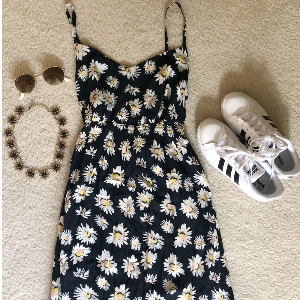 NWoT Maxi Dress with Daisies